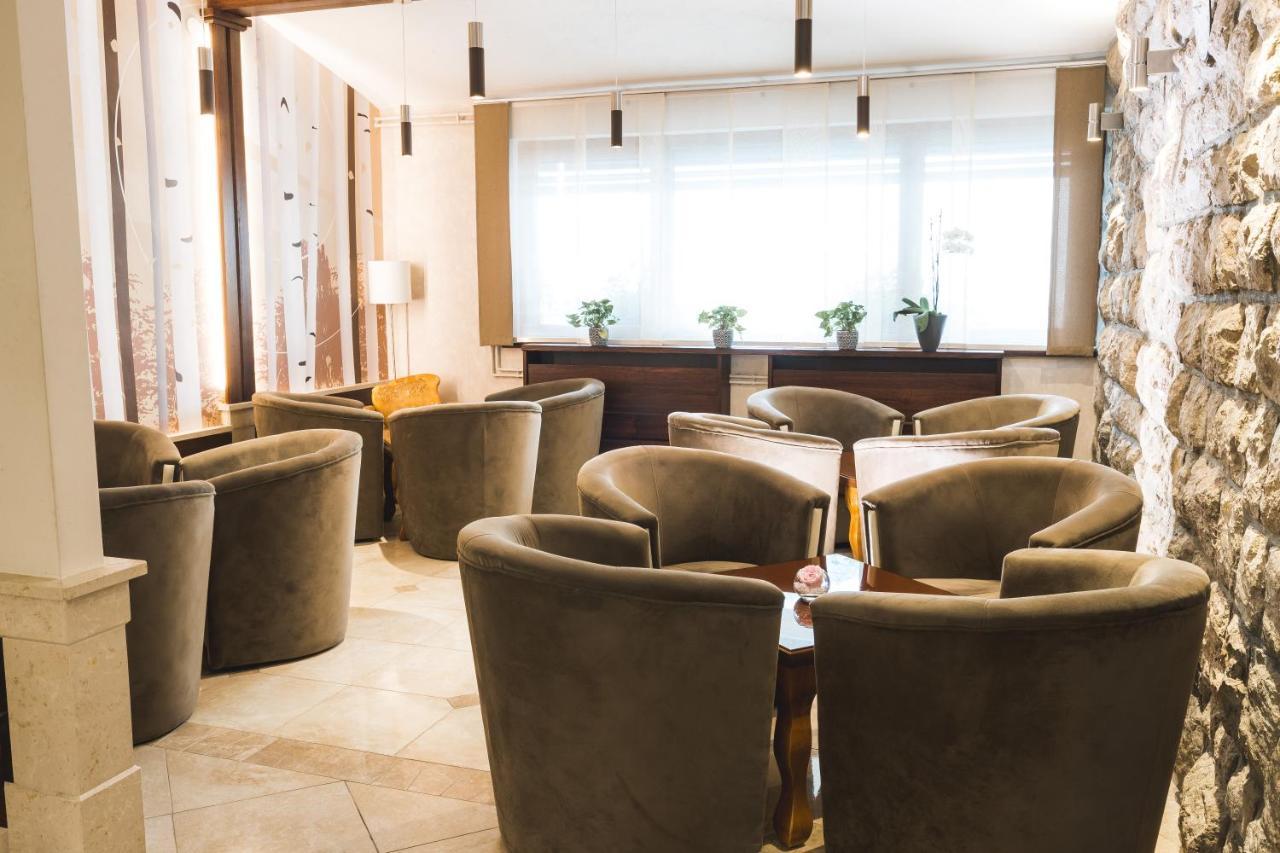 Hotel Smuk Semic Ngoại thất bức ảnh